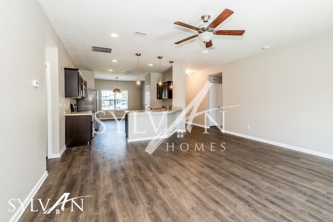 Building Photo - Charming 4BR 2BA Home