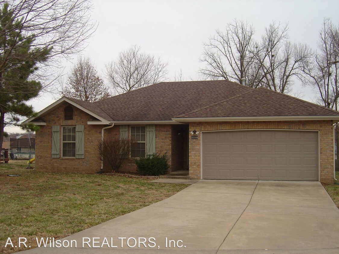 Primary Photo - 3 br, 2 bath House - 3314 W. Erie St.