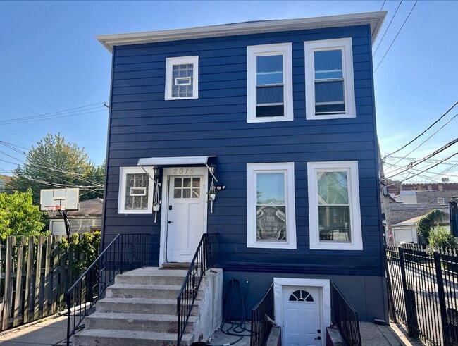 Building Photo - 2015 N Kedvale Ave