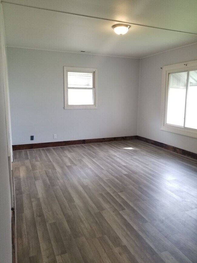 Foto del edificio - 3 Bedroom Home with Backyard and Garage!