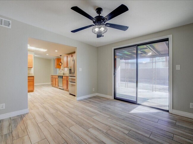 Foto del edificio - Spacious 4-Bedroom, 2-Bath Home with Extended Driveway & Large Backyard