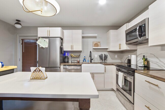 Foto del edificio - 215 Live Oak Ave E