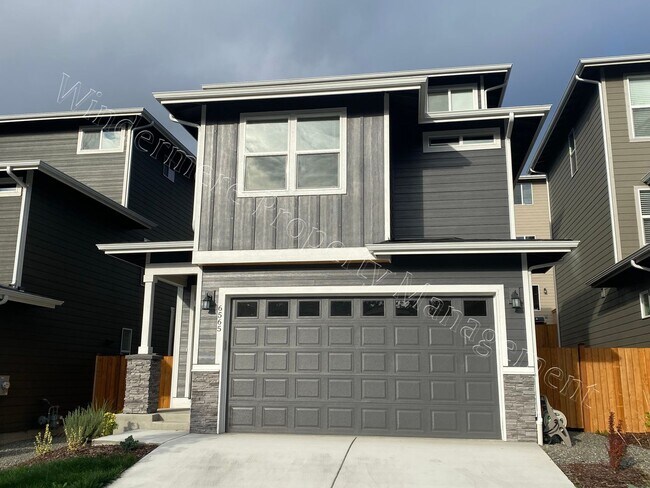 Foto del edificio - 3-Level Home with Garage and Primary Suite