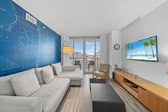 Building Photo - 2602 E Hallandale Beach Blvd