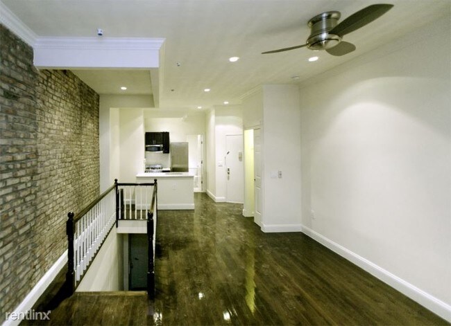 Building Photo - 1 br, 1 bath Townhome - 213 EAST 82ND STREET