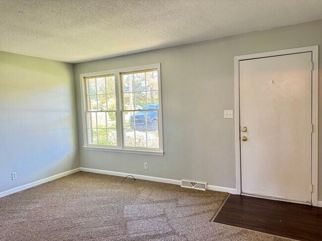 Foto del edificio - Home Near Ft Campbell! 3 bd/2 ba with unfi...