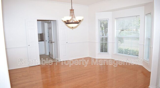 Building Photo - 3600 Ruidoso Dr