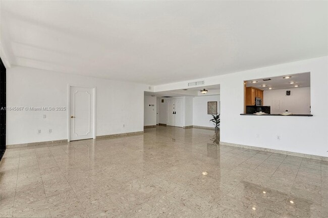 Building Photo - 2 Grove Isle Dr