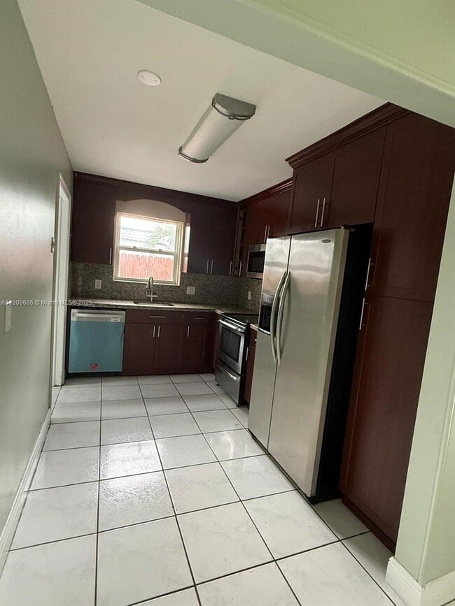 Foto del edificio - 1121 N 74th Way