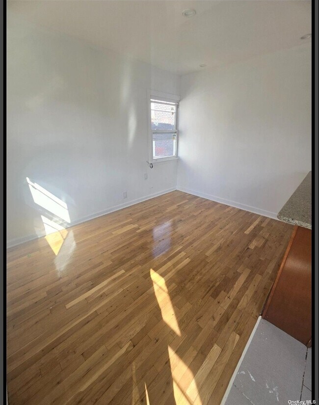 Building Photo - 111-71 41st Ave
