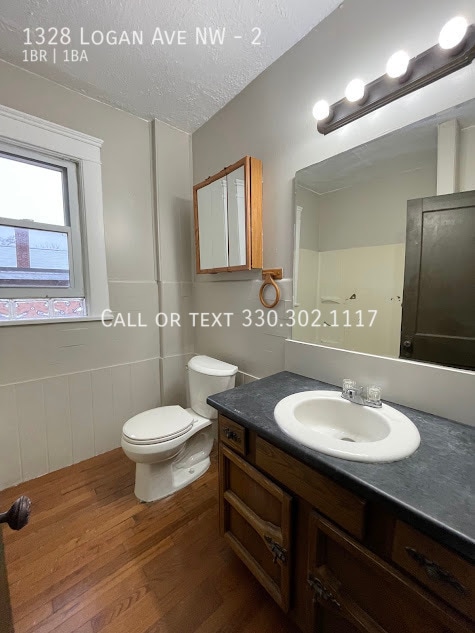 Foto del edificio - One bedrooms one bathroom 2nd level apartm...