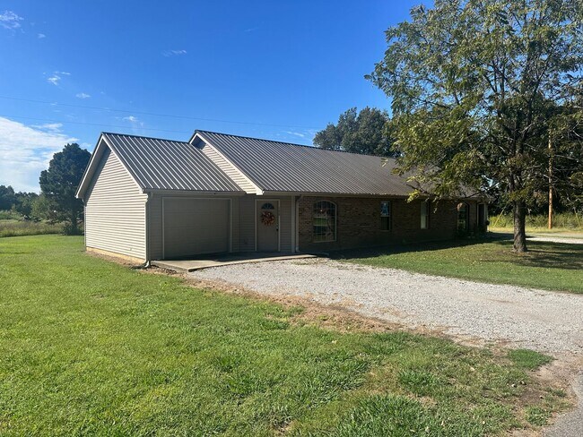 Building Photo - 108/118 Boone Crossing Drive