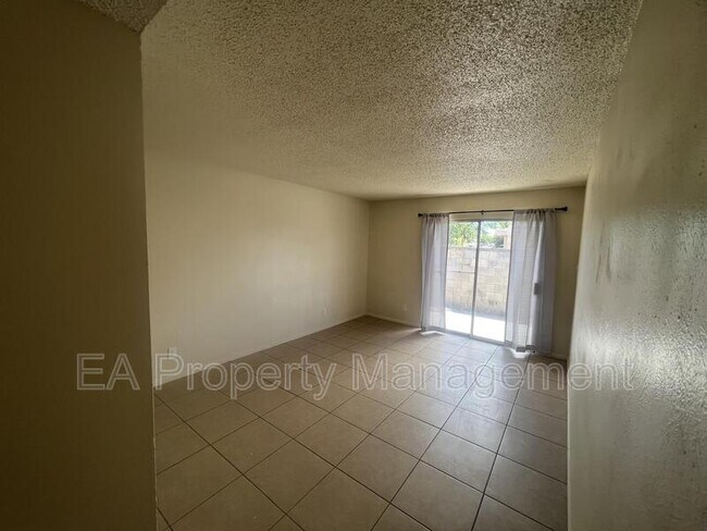 Foto del edificio - 545 Palomas Dr SE