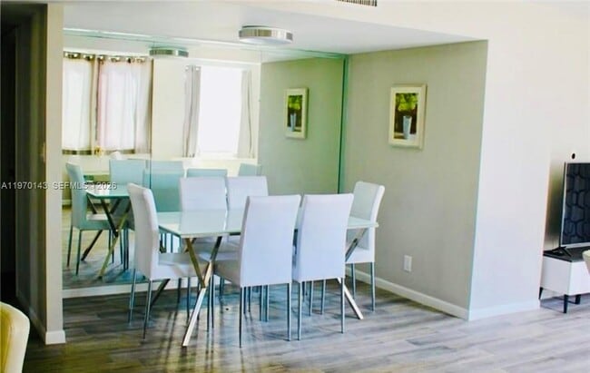 Foto del edificio - 2200 NE 33rd Ave