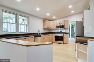 Building Photo - 6525 Byrnes Dr