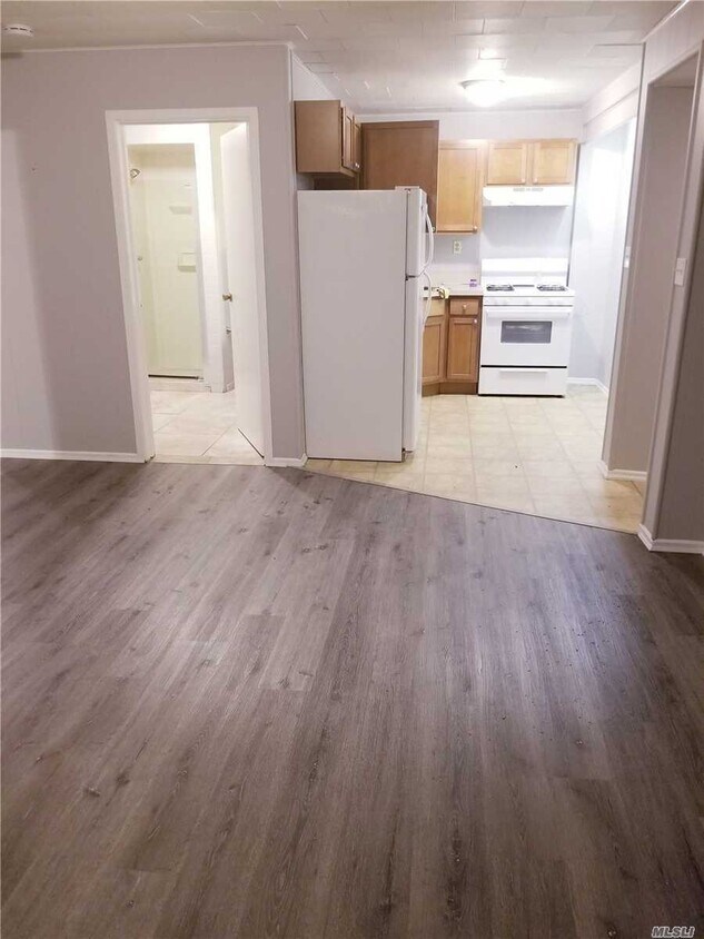 50 Lisa Dr Unit 2B, Northport, NY 11768 Room for Rent in Northport