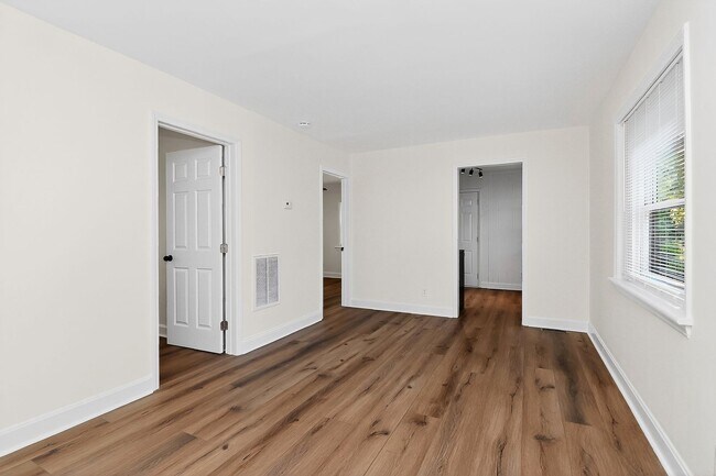 Building Photo - Cozy 2 Bedroom Duplex In NoDa Area