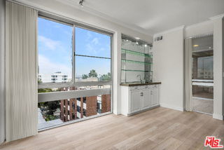 Foto del edificio - 320 N Maple Dr