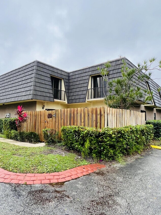 Foto principal - 4612 Cherry Rd