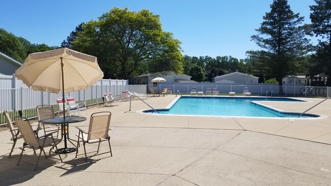Building Photo - Belle Villa Meadows & Lakes - Manufactured