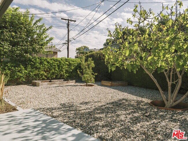 Foto del edificio - 917 N Ave 51