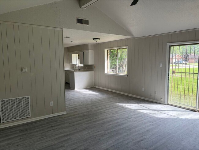 Foto del edificio - 5890 Helbig Rd