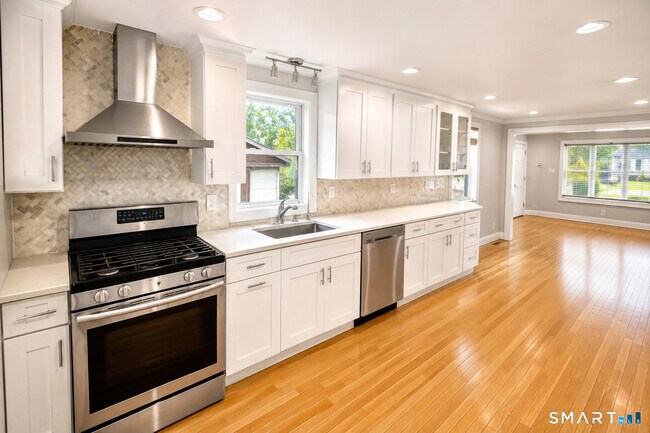 Foto del edificio - 144 Ridge Rd