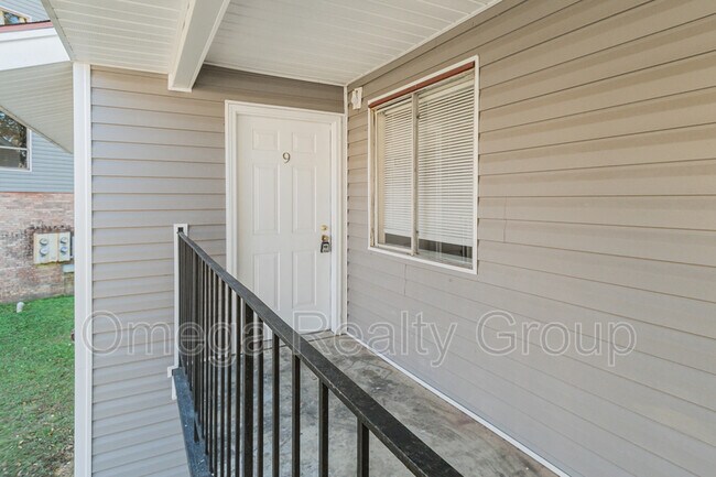 Building Photo - 1604 14th Ave E