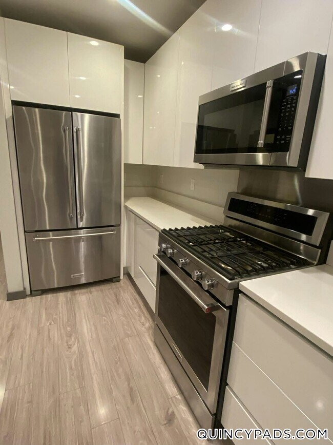 Foto del edificio - 145 Newbury Ave