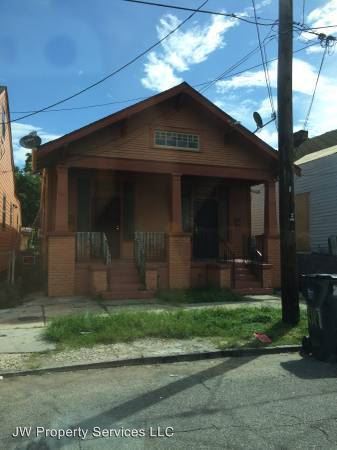 Primary Photo - 2113 Lapeyrouse St