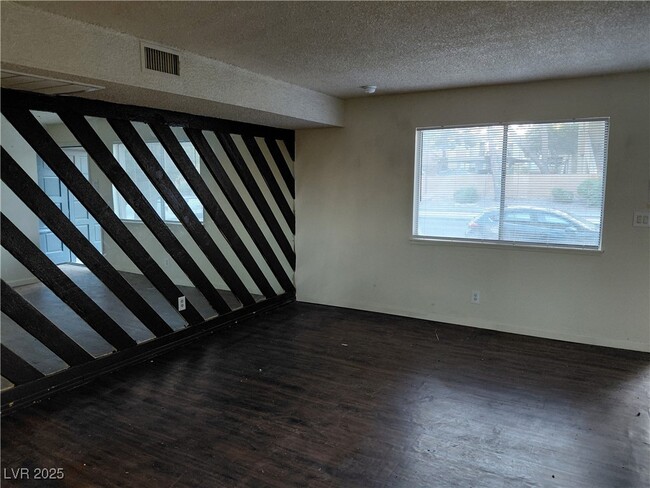 Building Photo - 1336 N Jones Blvd