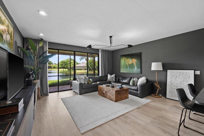 Building Photo - 11842 Pebblewood Dr
