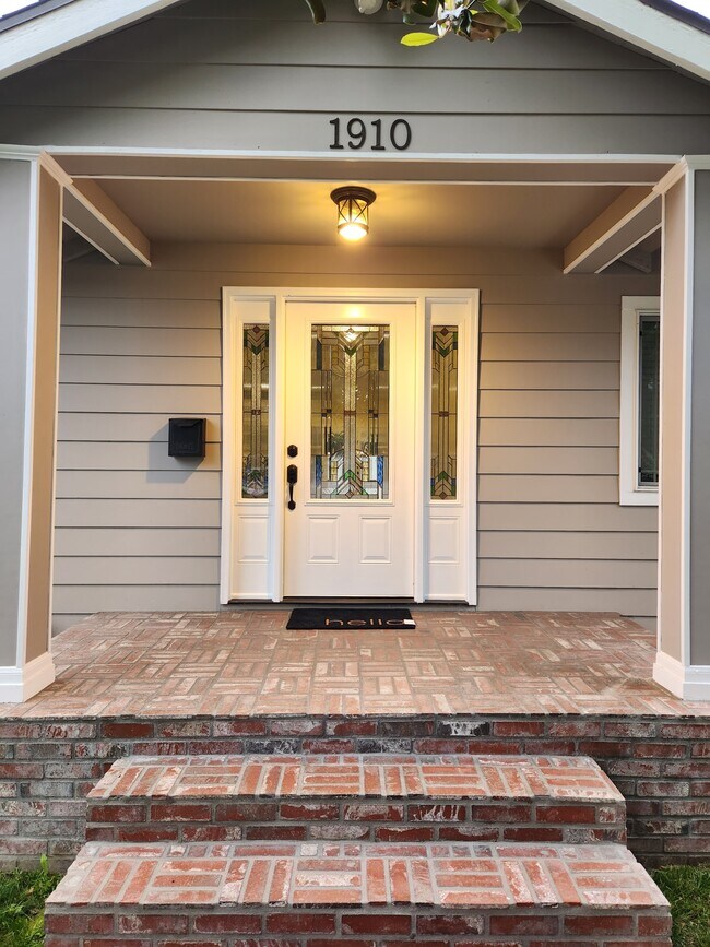 1 - 1910 Norwalk Ave