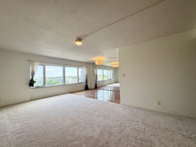 Building Photo - 4545 Wornall Rd