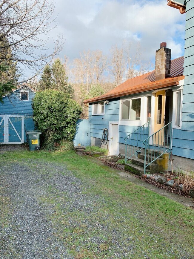 Building Photo - Urban Homestead in Chuckanut Village