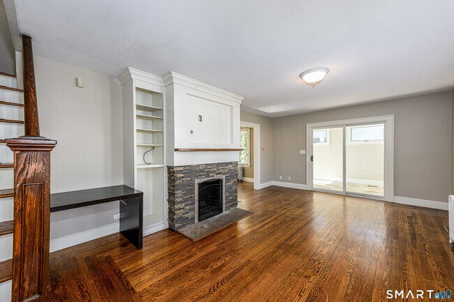 Building Photo - 186 School St