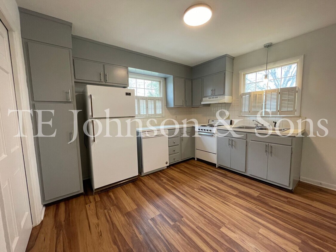 Primary Photo - A Great Ardmore Townhouse Waiting For You!