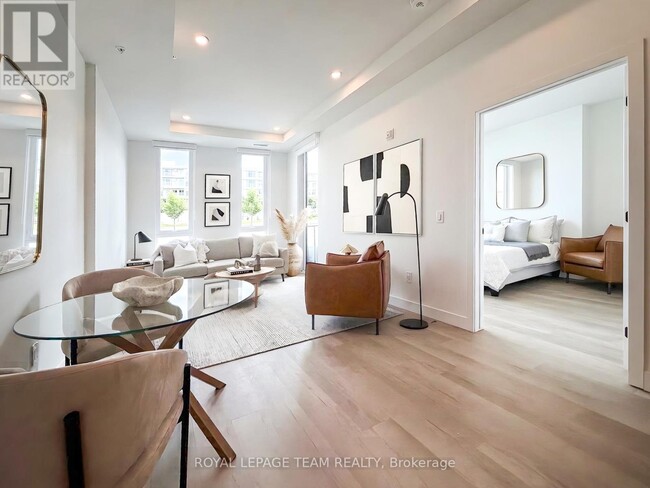 Building Photo - 398 Roosevelt Ave