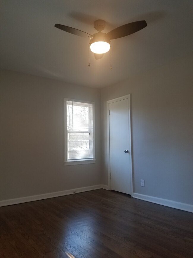 Foto del edificio - 4 Bed 2 Bath in Decatur!