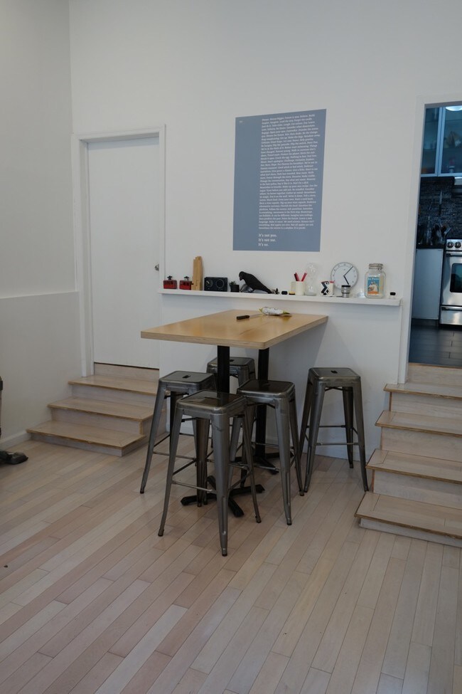 Interior Photo - 98 Forsyth St