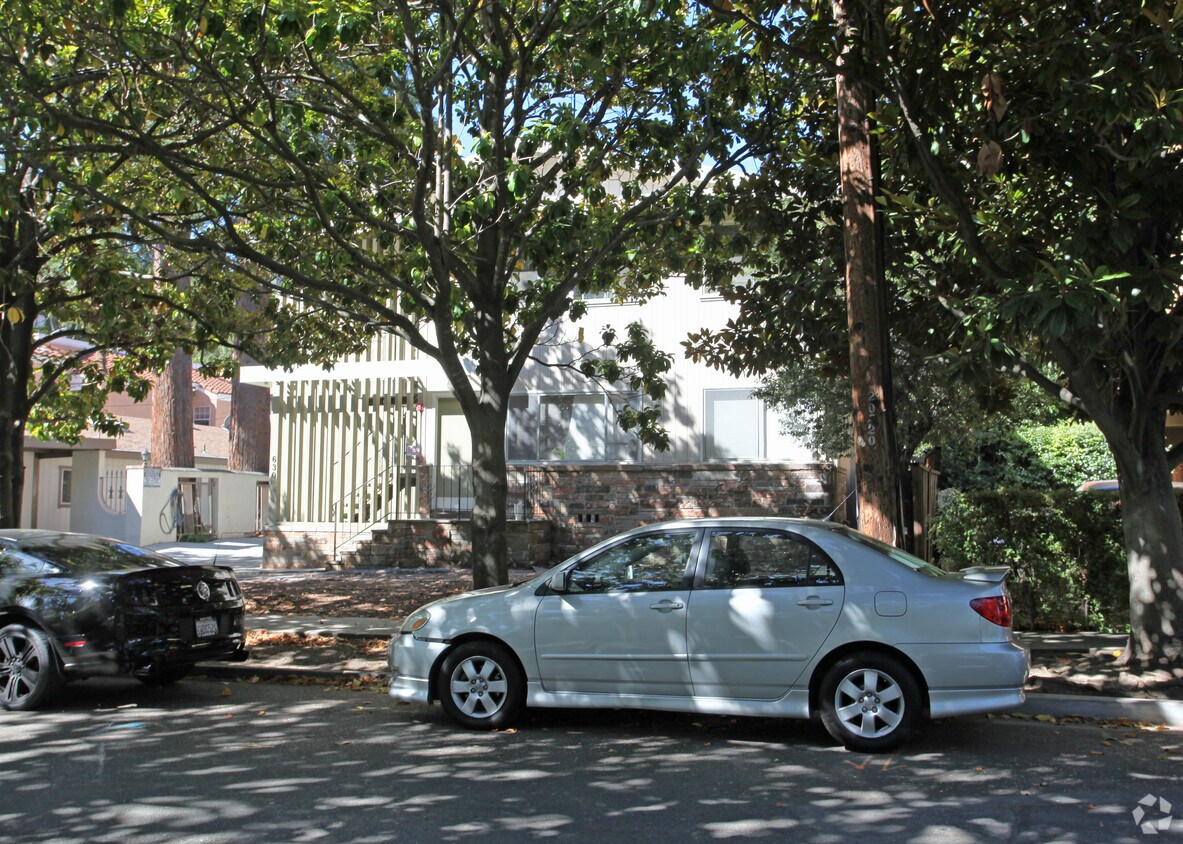 Building Photo - 630 Prospect St
