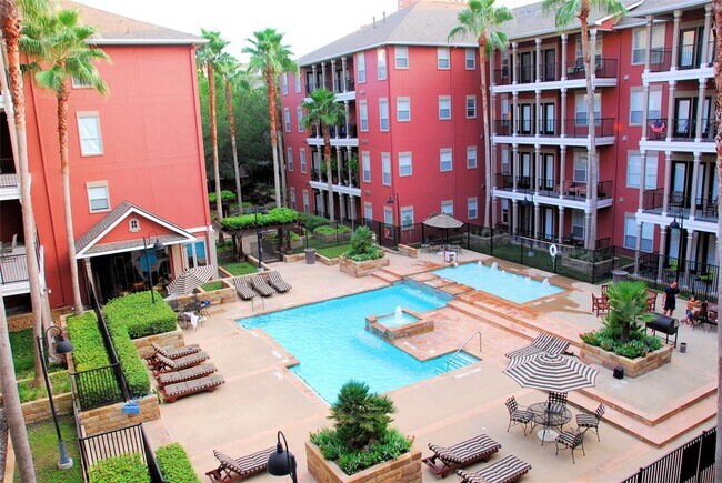 Foto del edificio - 2400 McCue Rd
