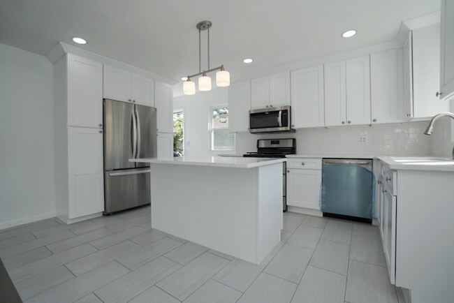 Building Photo - 43 Nightingale St