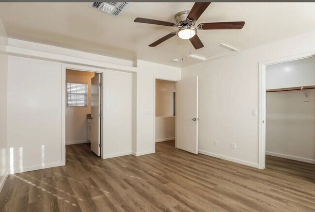 Foto del edificio - 4210 N 113th Dr