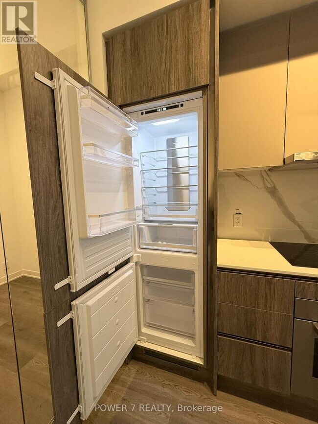 Building Photo - 180 Front St E