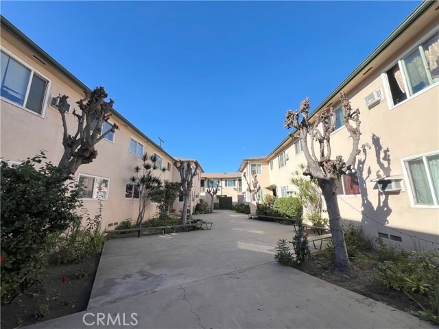 Foto del edificio - 6345 Templeton St