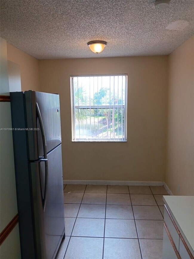 Foto del edificio - 8821 Wiles Rd