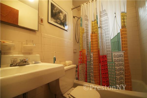Building Photo - 328 E 95th St