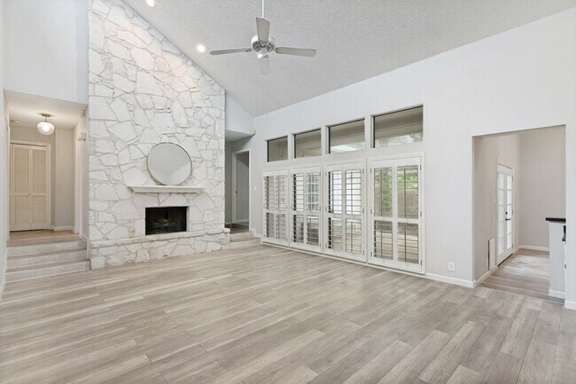 Foto del edificio - RENOVATED 3-BEDROOM HOME IN BRAUN STATION