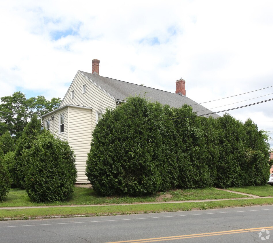 Building Photo - 366 Montague City Rd